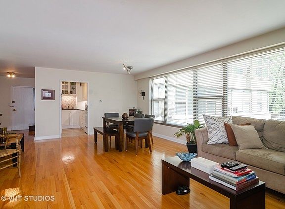 3rd image of 2970 N Lake Shore Dr APT 3A