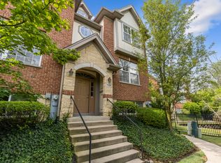 120 Enclave Dr, Mount Prospect, IL
