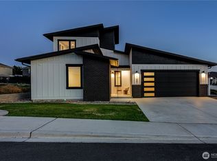 126 Chadwick St NW, East Wenatchee, WA