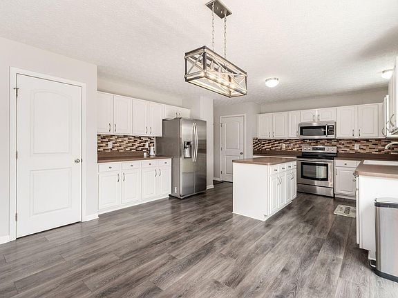 3rd image of 808 Brevard Cir