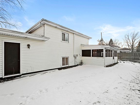4th image of 3500 W 76th Ln