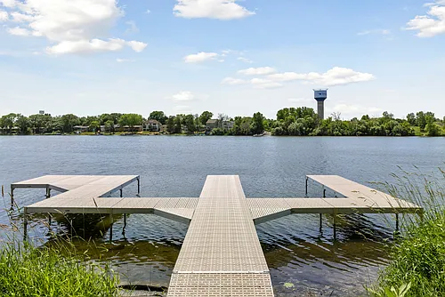 The Reeve Lakeside Photo 1