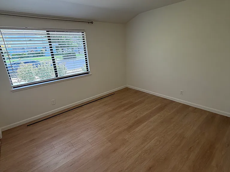 1343 W Norberry St — Photo 9