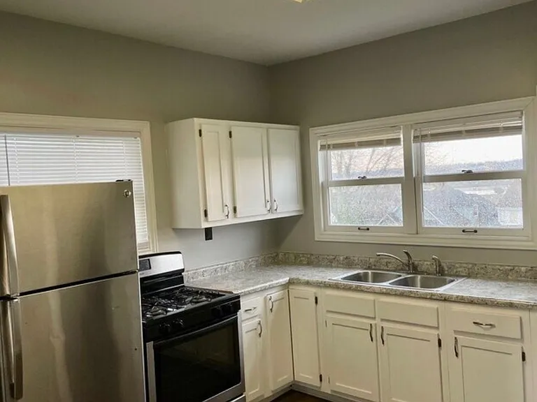 603 Leclaire St — Photo 10