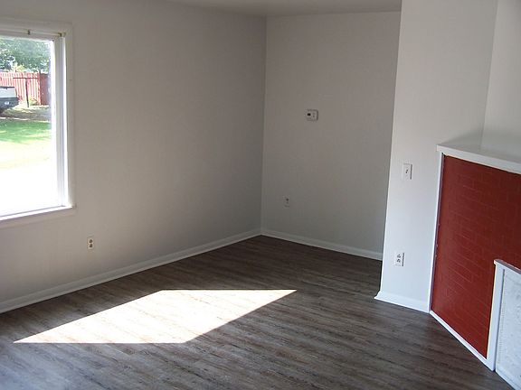 3rd image of 523 S Walnut St