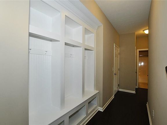 5th image of 15728 Millwood Dr