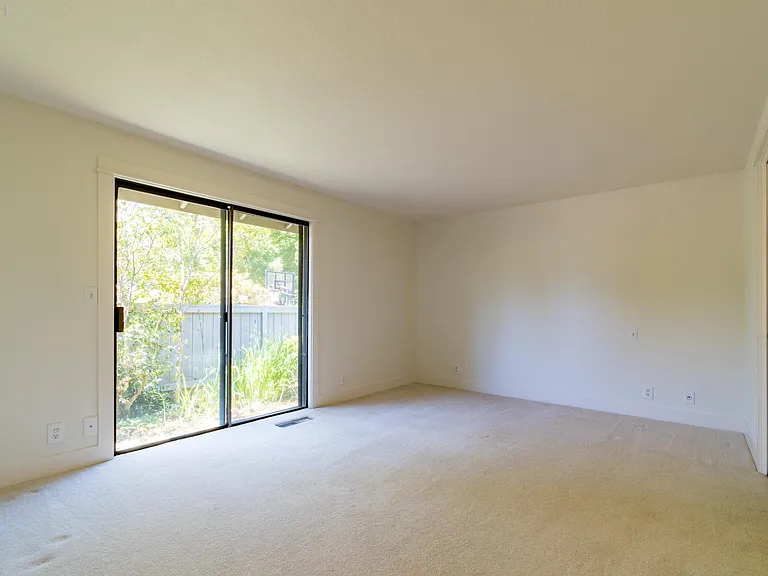2095 Norwood St — Photo 12