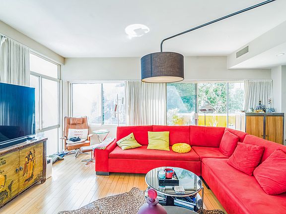 3rd image of 7135 Hollywood Blvd APT 301