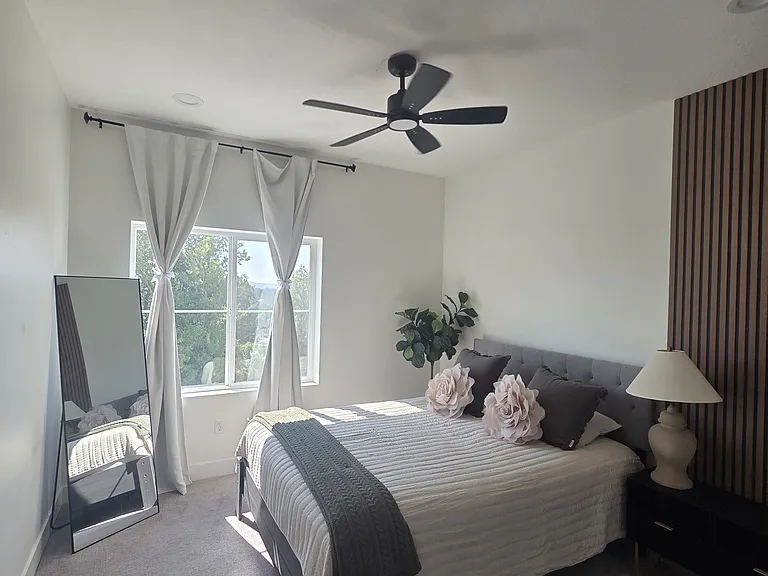 7923 S 2700 E — Photo 2