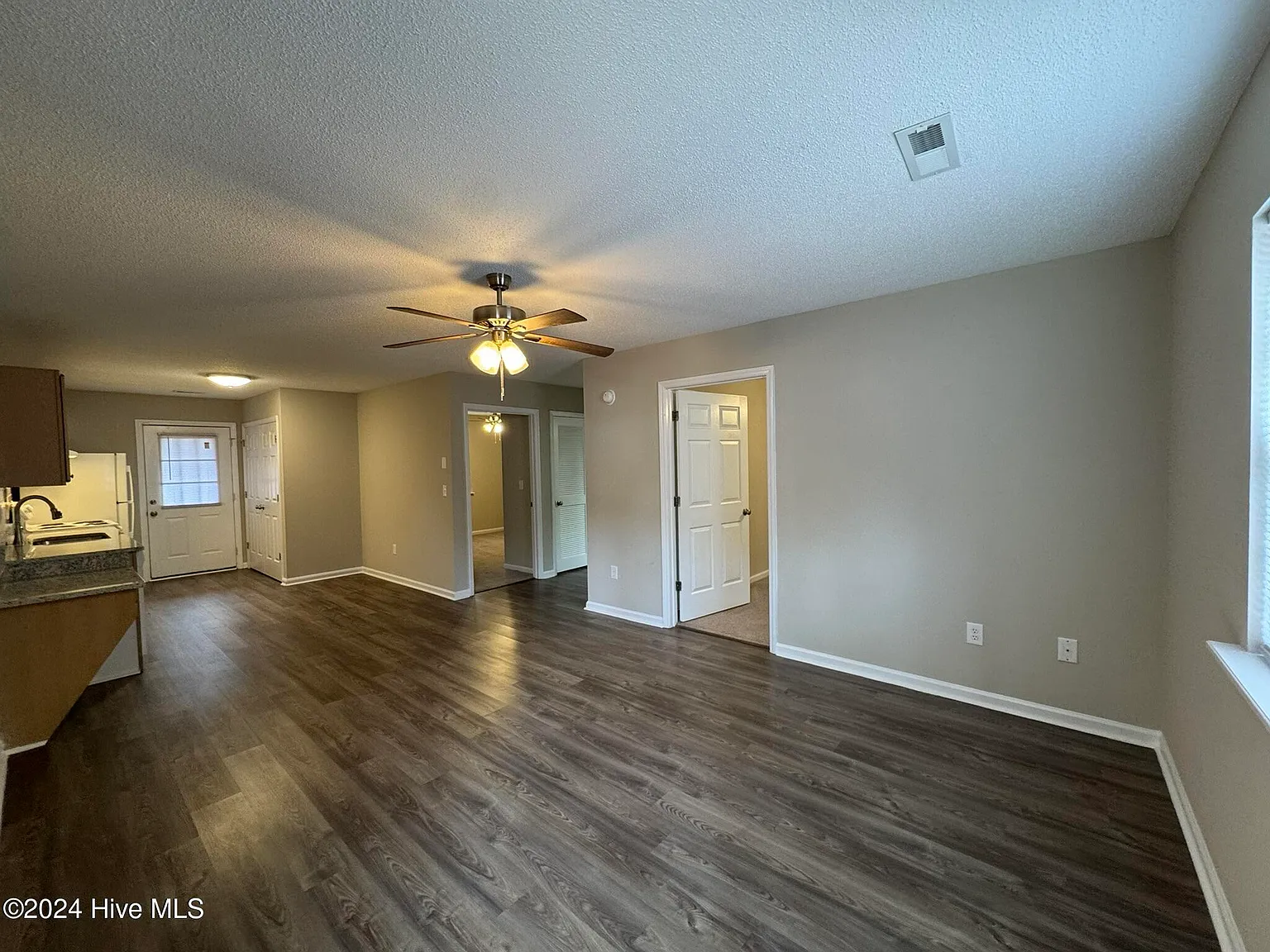 2 bed, 1.0 bath, 610 sqft, $1,000 — Photo 3