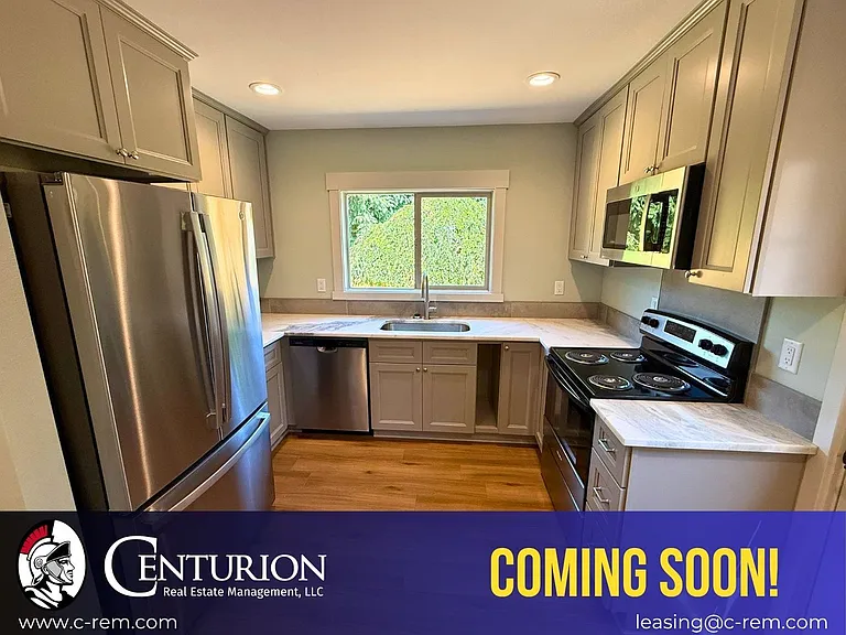 805 Boxwood Ln SE — Photo 1