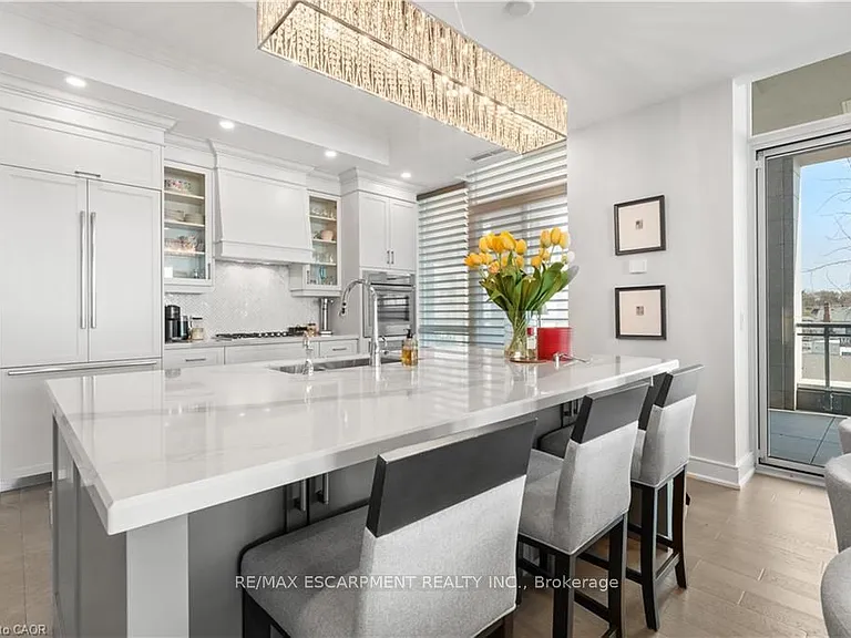2060 Lakeshore Rd #205 — Photo 7