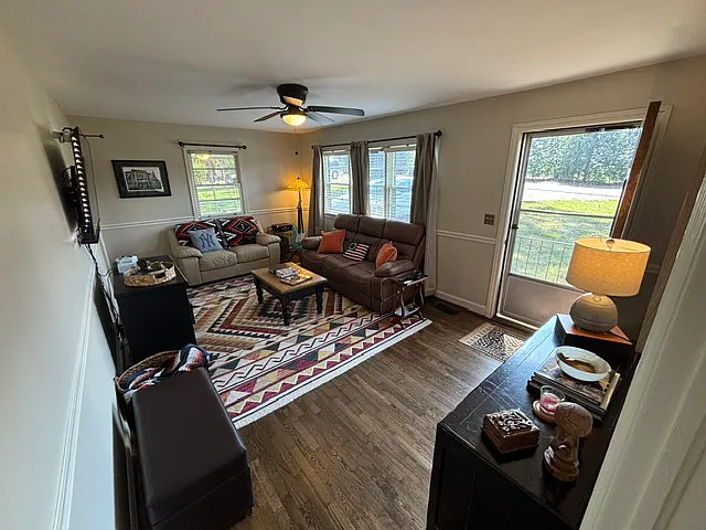 2 bed, 888 sqft, $1,795 — Photo 3
