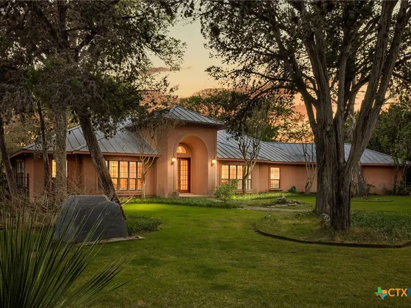 1901 Riada Dr, New Braunfels, TX 78132