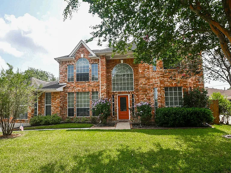 9715 Atwell Dr — Photo 2