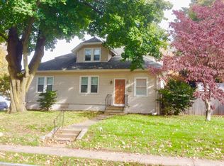 52 Quaker Ln N, West Hartford, CT 06119