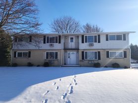 1709 Warwick Way, 3
