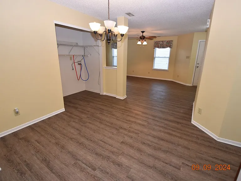 658 Florence Dr — Photo 8