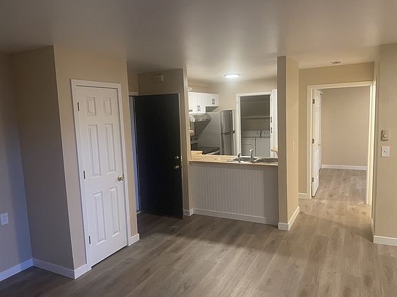 5th image of 4531 Boardwalk Dr #X