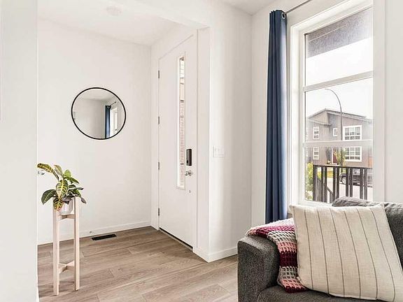 2nd image of 39 Howse Rise NE
