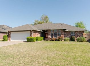 10021 Dover Dr, Yukon, OK 73099