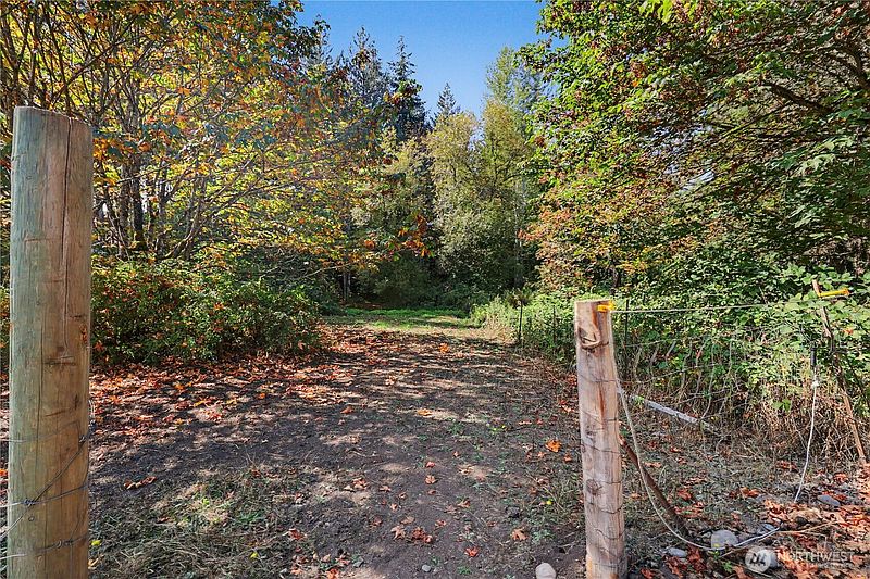 4th image of 96 Montihill Lane