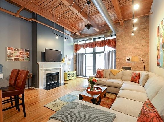 2nd image of 1525 S Michigan Ave APT 102