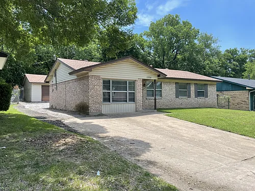 1338 McCall St Photo 1