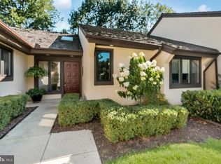 11 Hounds Run Ln, Blue Bell, PA 19422