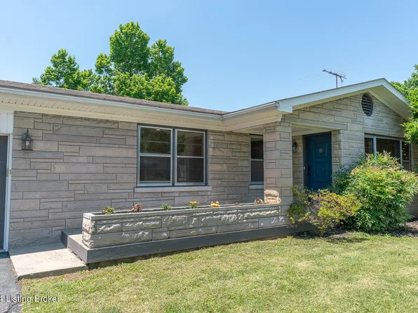 1902 Woodfield Rd, Hurstbourne Acres, KY 40220