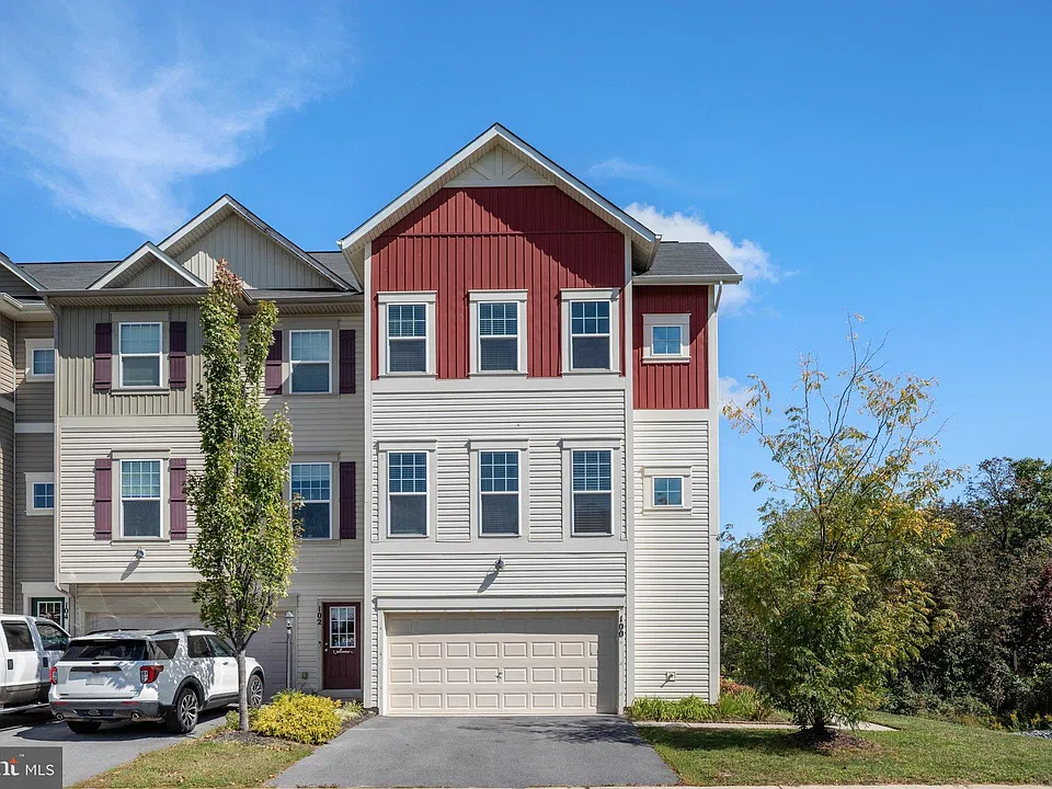 100 Splendor Garden Way