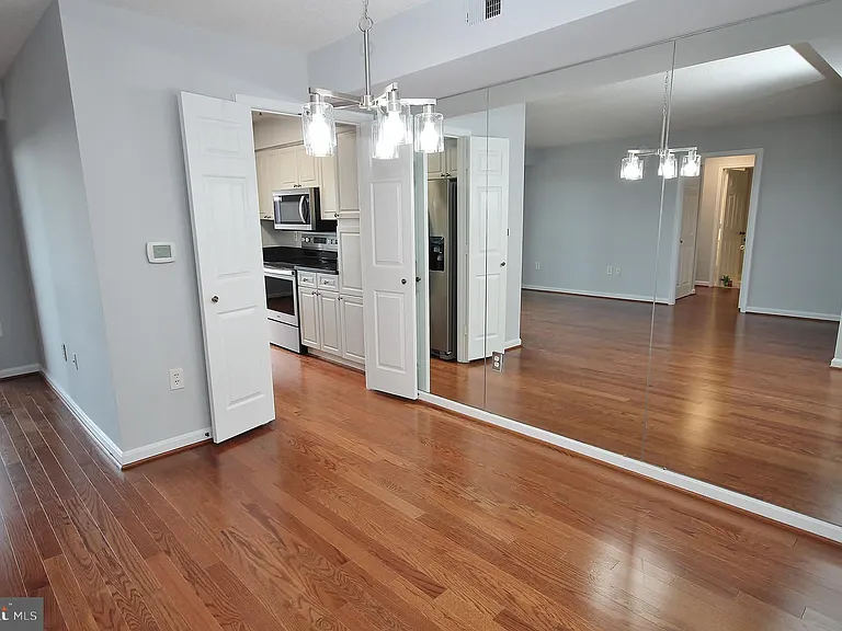 2151 Jamieson Ave #2011 — Photo 8