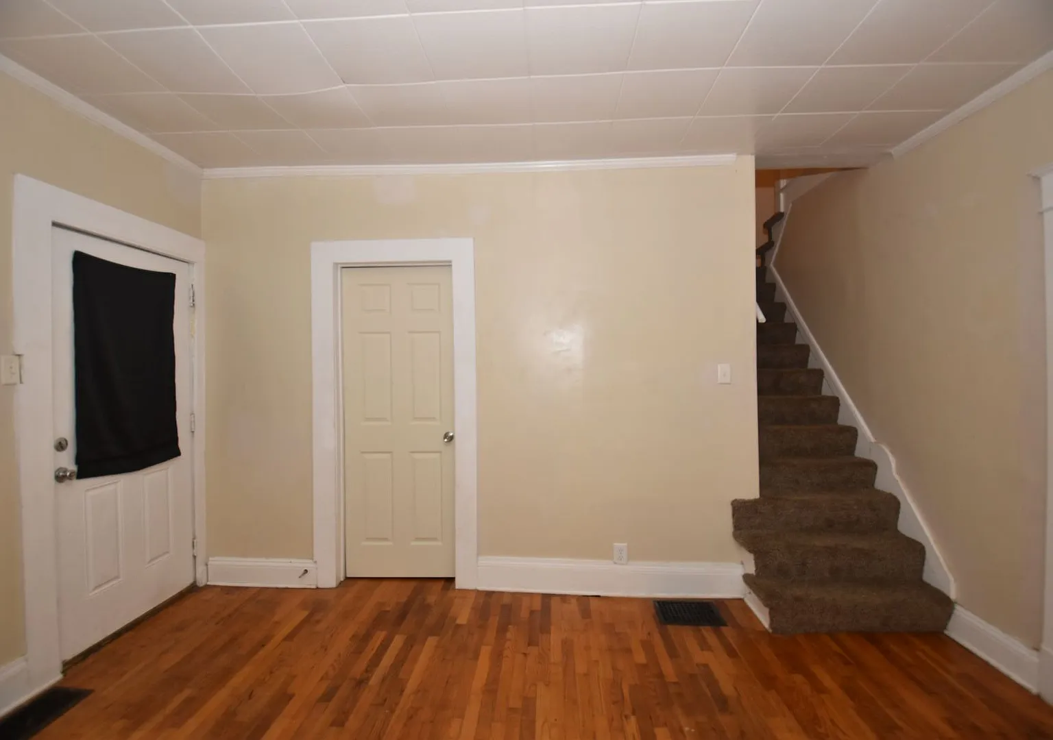 Mishawaka 1/2 story 3 bedroom single-family home with garage — Photo 4