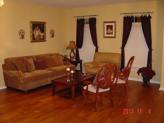 4th image of 905 W Tennessee Trce