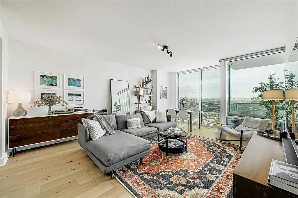 1 bed, 1.0 bath, 698 sqft, $2,800 — Photo 1