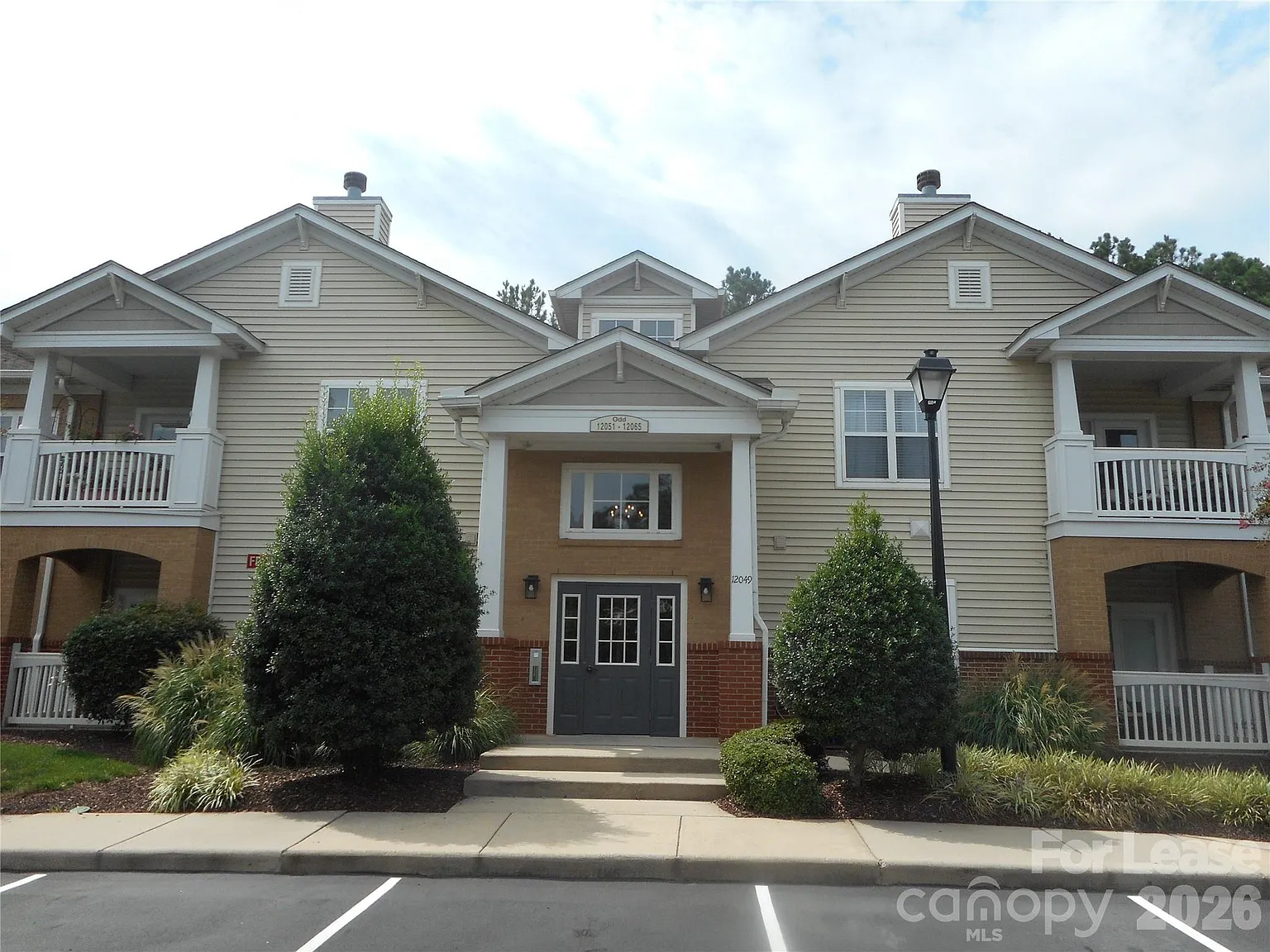 2 bed, 2.0 bath, 1213 sqft, $1,950 — Photo 3