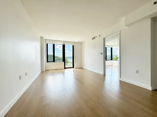 2395 Palisade Avenue 555 image 3 of 10