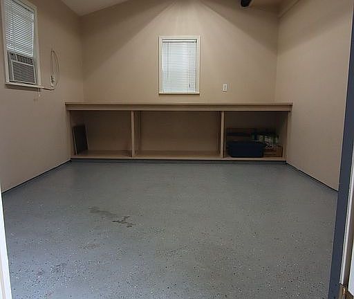 5th image of 4002 Glenn Oaks Dr