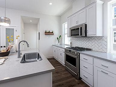 2nd image of 202 Cove Ln