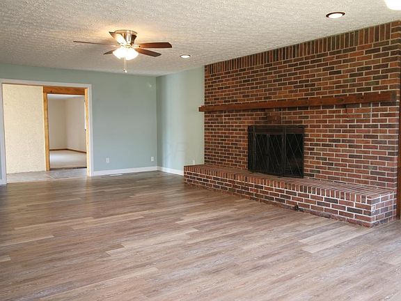 5th image of 15015 Rustic Ln