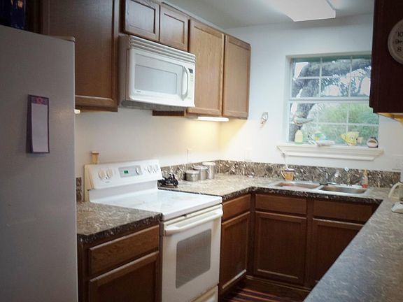 2nd image of 703 W Houston Ave