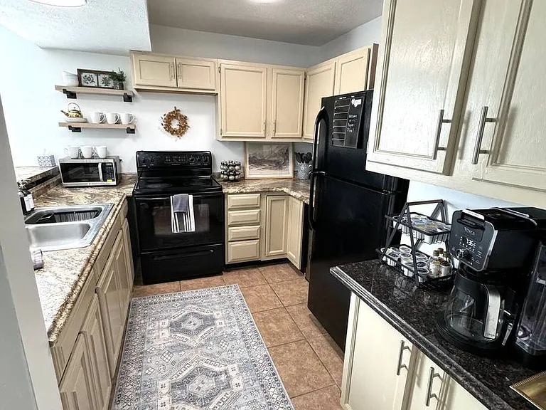 2708 S Rogers St #2708 — Photo 5