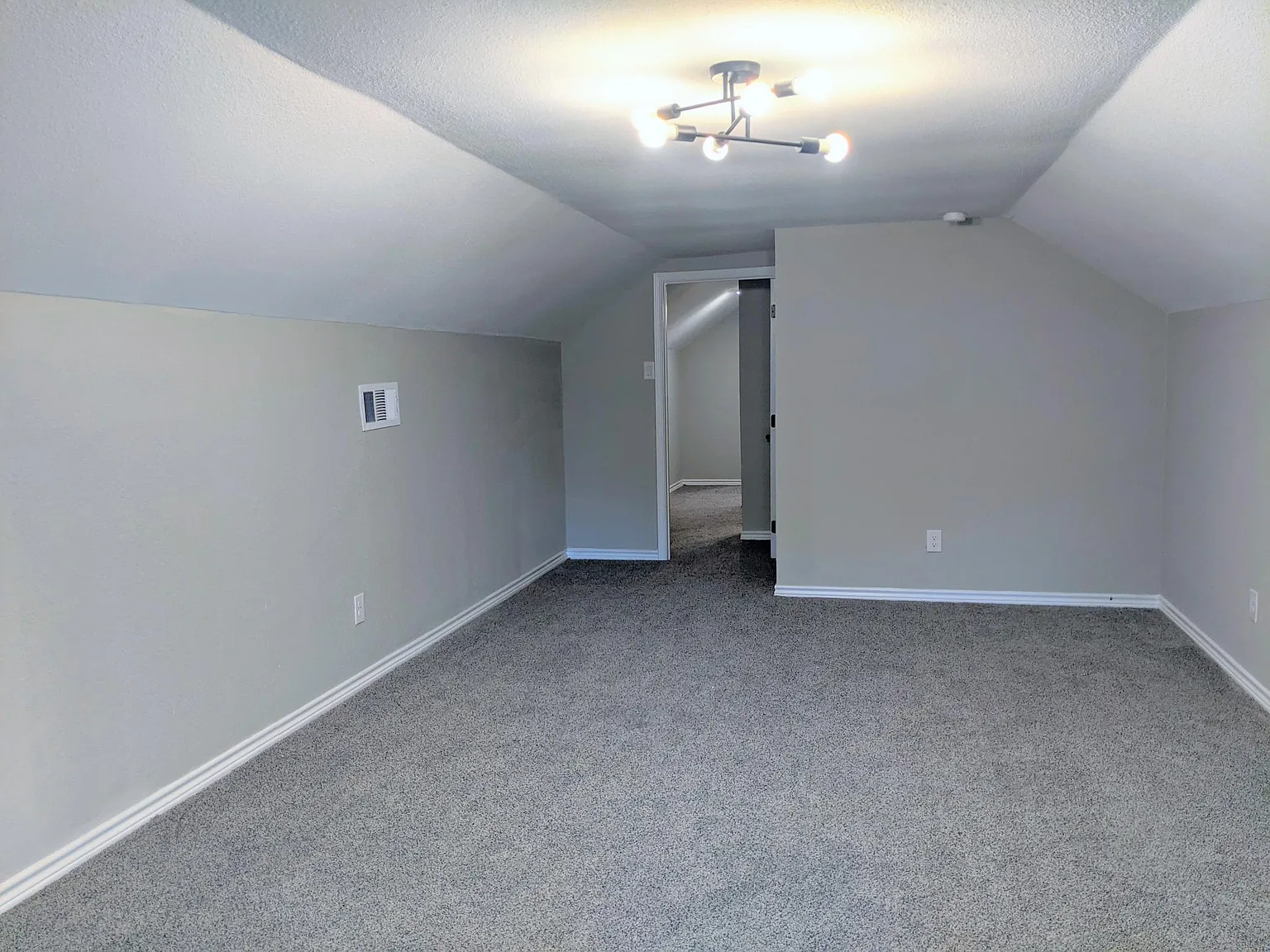 4 bed, 1731 sqft, $2,200 — Photo 4