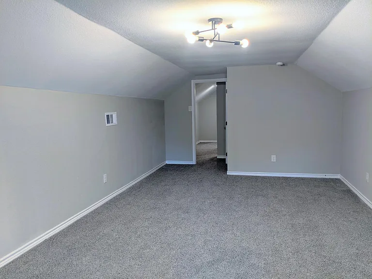 703 Rosedale Dr — Photo 7