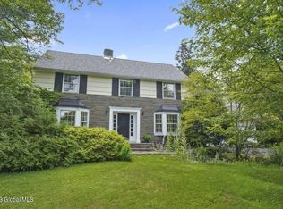 2520 Peters Ln, Niskayuna, NY 12309