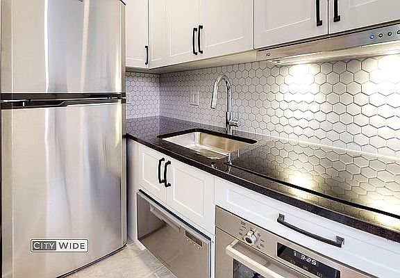 3rd image of 37 1/2 Bedford St #1B
