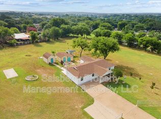 744 N Crockett St, Granbury, TX 76048