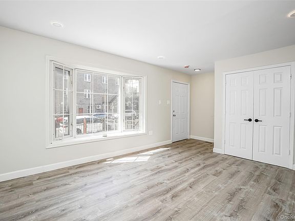 2nd image of 613 Oak Terrace