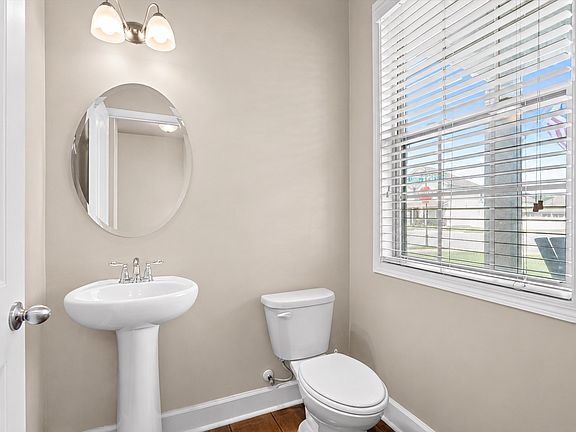 3rd image of 6633 Tulip Tree Dr