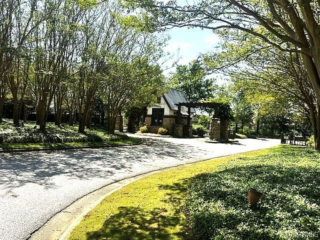 2nd image of 3537 Oak Grove Cir